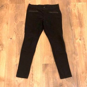 HUE BLACK JEGGING WITH ZIPPER AND QUILTED KNEES